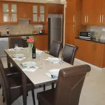 Almond Grove וילה